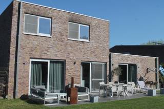 Deze woning ligt aan de stadsrand van Sint-Niklaas naast de site van het nieuwe zwembad.Kindvriendelijke buurt op wandel/fietsafstand van winkels,...