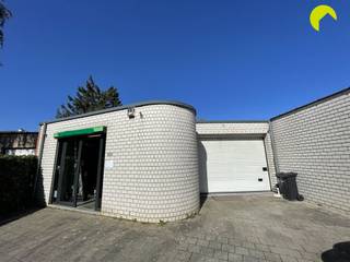 Près du centre d'Edegem, nous trouvons cet entrepôt, garage ou atelier, situé dans la Boniverlei. L'entrepôt a une superficie de 100 m².Devant...