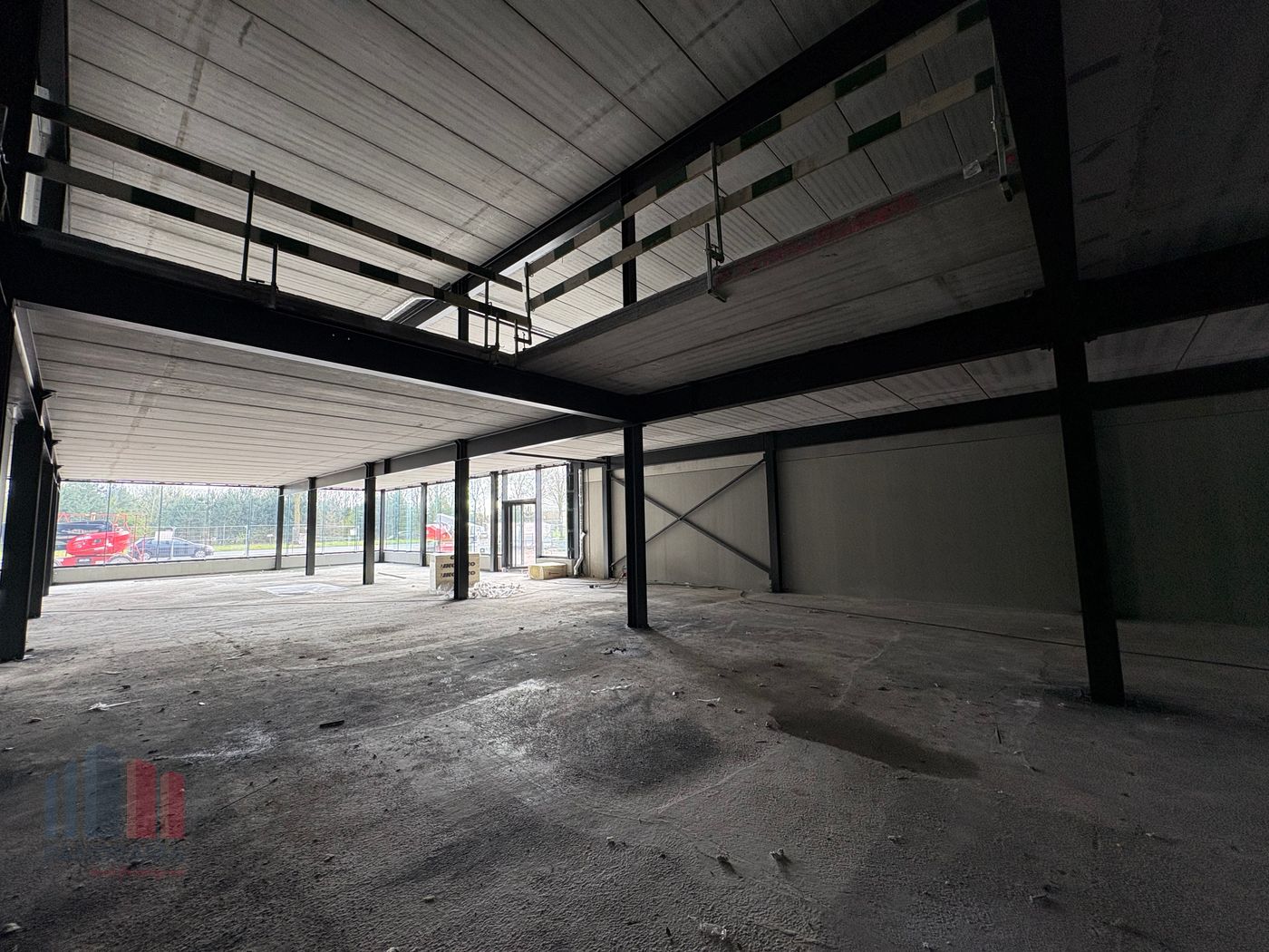 Commerciële ruimte van 2.570 m² met uitstekende visibiliteit - photo 5