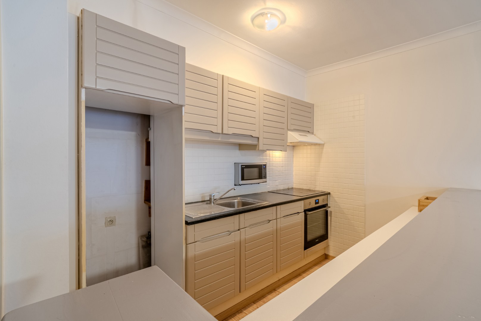 Lichtrijk appartement inclusief private garage - foto 4