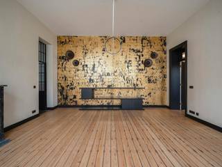 In the heart of the lively Saint-Gilles district, close to Place Stéphanie and Boulevard de Waterloo, offices located at the rear of an...