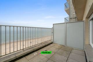 Deze charmante studio op de Koning Ridderdijk in Westende bevindt zich op de zevende verdieping van de residentie en biedt een adembenemend...