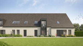 Lot 24 is een moderne gesloten woning waar rust, ruimte en comfort mooi samenkomen. Met 3 volwaardige slaapkamers en een slimme indeling is dit de ideale thuis voor gezinnen of koppels.

Hier woon je in het hart van Menen: een rustige, centrale ligging met alle voorzieningen binnen handbereik, waar historische charme en modern comfort samenkomen en vlotte verbindingen naar Kortrijk en Ieper.

De woning wordt volledig afgewerkt: keuken, badkamer en vloeren zijn inbegrepen. De materialen en afwerking? Die kies je zelf. Zo maak je van deze woning écht jouw thuis.

En ook op vlak van energie zit je goed. Warmtepomp, vloerverwarming en zonnepanelen zorgen voor aangenaam wonen en een lage energiekost. Met een E peil van 10 ben je helemaal klaar voor morgen.

Wil je graag meer weten over deze woning? Contacteer onze bouwadviseur of vraag jouw projectbrochure aan.
