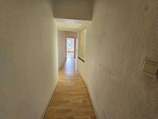 Centrum stad Antwerpen: Ruim 2 slp appartement op de 3de verdieping.Het appartement is verhuurd aan 1100 € per maand. Indeling:Nachthal op vinylvloer...