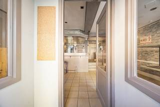 Voormalige horecazaak, in het hartje van Herenthout.Ben je op zoek naar een gunstig gelegen commerciële ruimte? In het centrum van Herenthout...