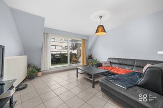 Instapklaar en lichtrijk appartement in het centrum van Deinze.Indeling: inkom - apart toilet - leefruimte met open keuken - berging - 2 slaapkamers...