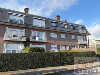 Stel je voor: thuiskomen in een oase van rust, net buiten de stadsdrukte van Kortrijk. 🌿Je stapt binnen in een appartement waar ruimte en licht...