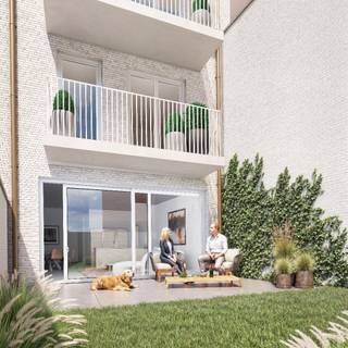 Op de vierde verdieping van het kleinschalige nieuwbouwproject "Clément" bevindt zich dit stijlvol duplexappartement, ideaal gelegen op korte afstand van het strand en het centrum van Heist.<br /><br />De strakke architectuur, royale glaspartijen en frisse uitstraling zorgen voor een moderne en aangename leefomgeving. Dankzij de twee terrassen, die de volledige gevelbreedte beslaan, geniet u optimaal van binnen -en buitenleven.<br /><br />Dit energiezuinige duplexappartement is volledig voorbereid op de toekomst, uitgerust met een warmtepomp en fotovoltaïsche zonnepanelen die groene energie leveren.<br /><br />Investeer zorgeloos in een nieuwbouwproject op slechts 200 meter van de zee.<br /><br />Indeling:<br /><br />Eerste verdieping: <br />- Inkomhal.<br />- Toilet.<br />- Ruime berging.<br />- Open keuken met bijhorende eethoek.<br />- Gezellige leefruimte met aansluitend terras.<br /><br />Tweede verdieping:<br />- Ruime masterbedroom met ensuite badkamer.<br />- Volwaardige tweede slaapkamer.<br />- Tweede badkamer.<br />- Bureauruimte/dressing.<br />- Nachttoilet.<br /><br />De indeling van het appartement kan verder in samenspraak met de ontwikkelaar aangepast worden naar wens.<br /><br />Een extra bonus is de bijkomende privatieve berging en een gemeenschappelijke fietsenstalling.<br /><br />Oplevering voorzien najaar 2026.<br /><br />Interesse? Neem contact op wij verwelkomen U graag op kantoor.