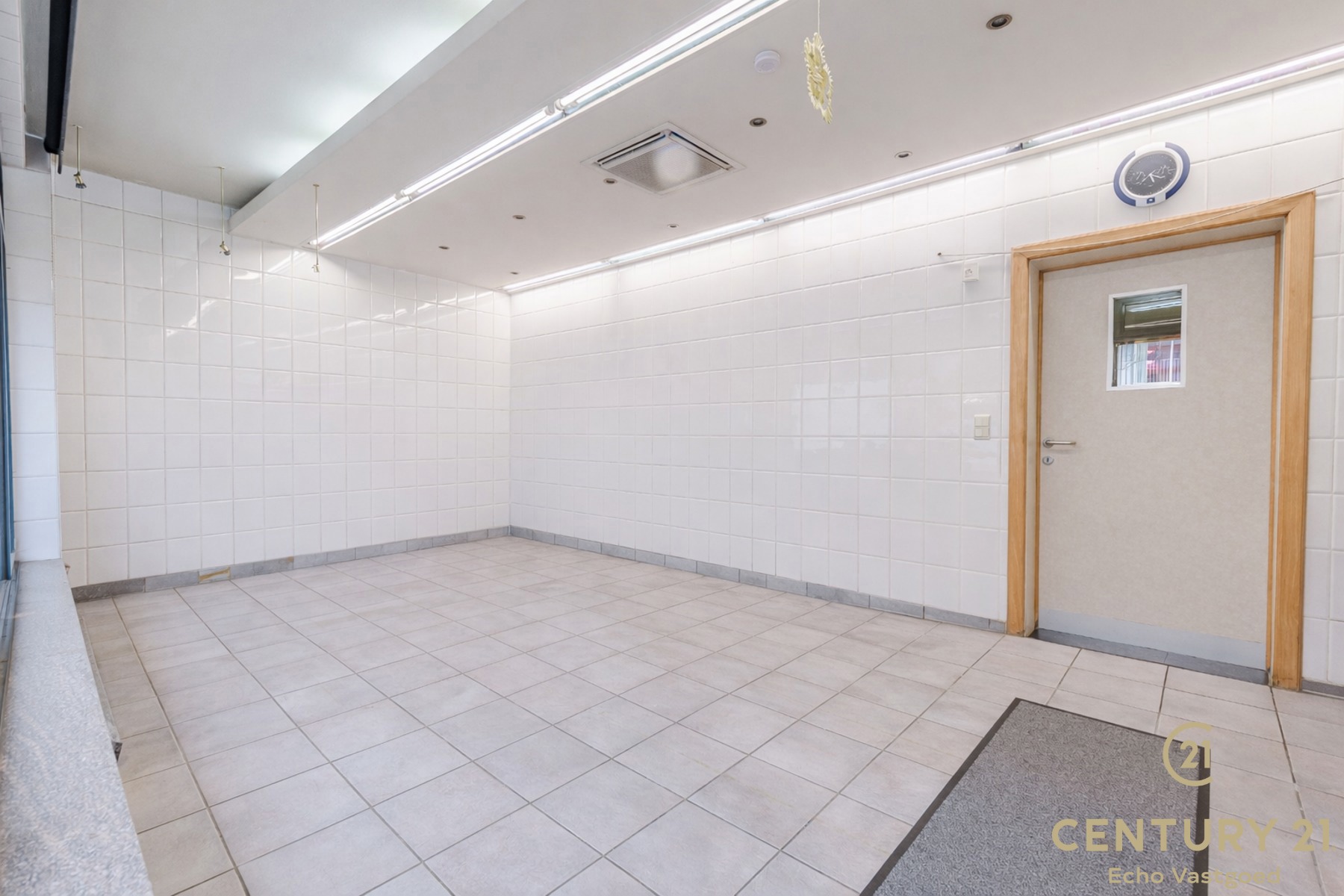 Handelszaak met gerenoveerde woonst op topligging  - foto 4