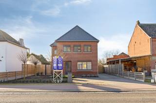 Gerenoveerde gezinswoning op 7a 05ca te koop in centrum Klein-Vorst, LaakdalDeze woning is gelegen op de Geelsebaan in het centrum van Klein-Vorst,...