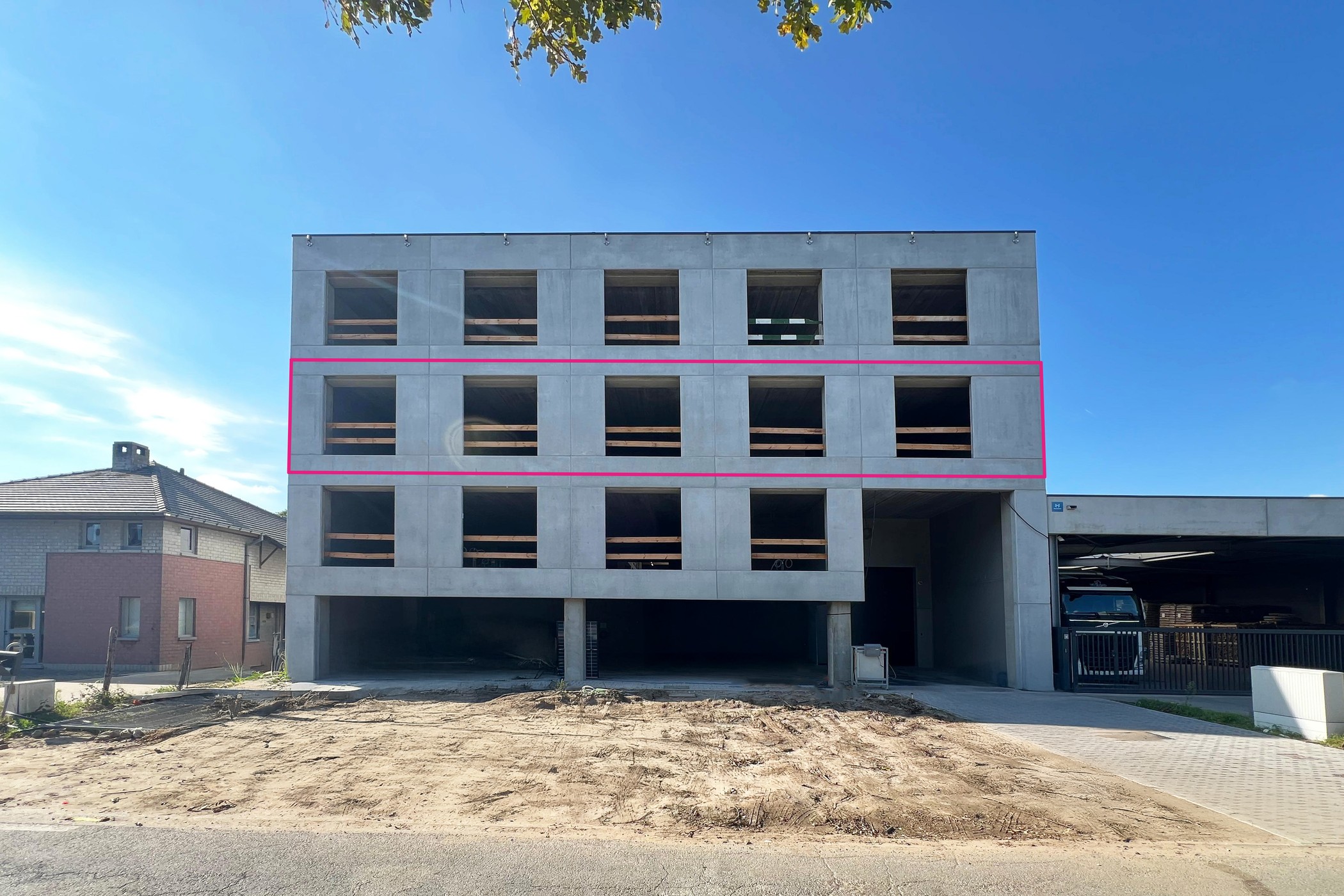 Nieuwbouw kantoorruimte van 295m² in Aalter - photo 1