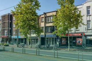 Toplocatie in Mortsel: jouw nieuwe handelsruimte staat klaar!Ben je op zoek naar een zichtbare, professionele en onmiddellijk inzetbare locatie voor...