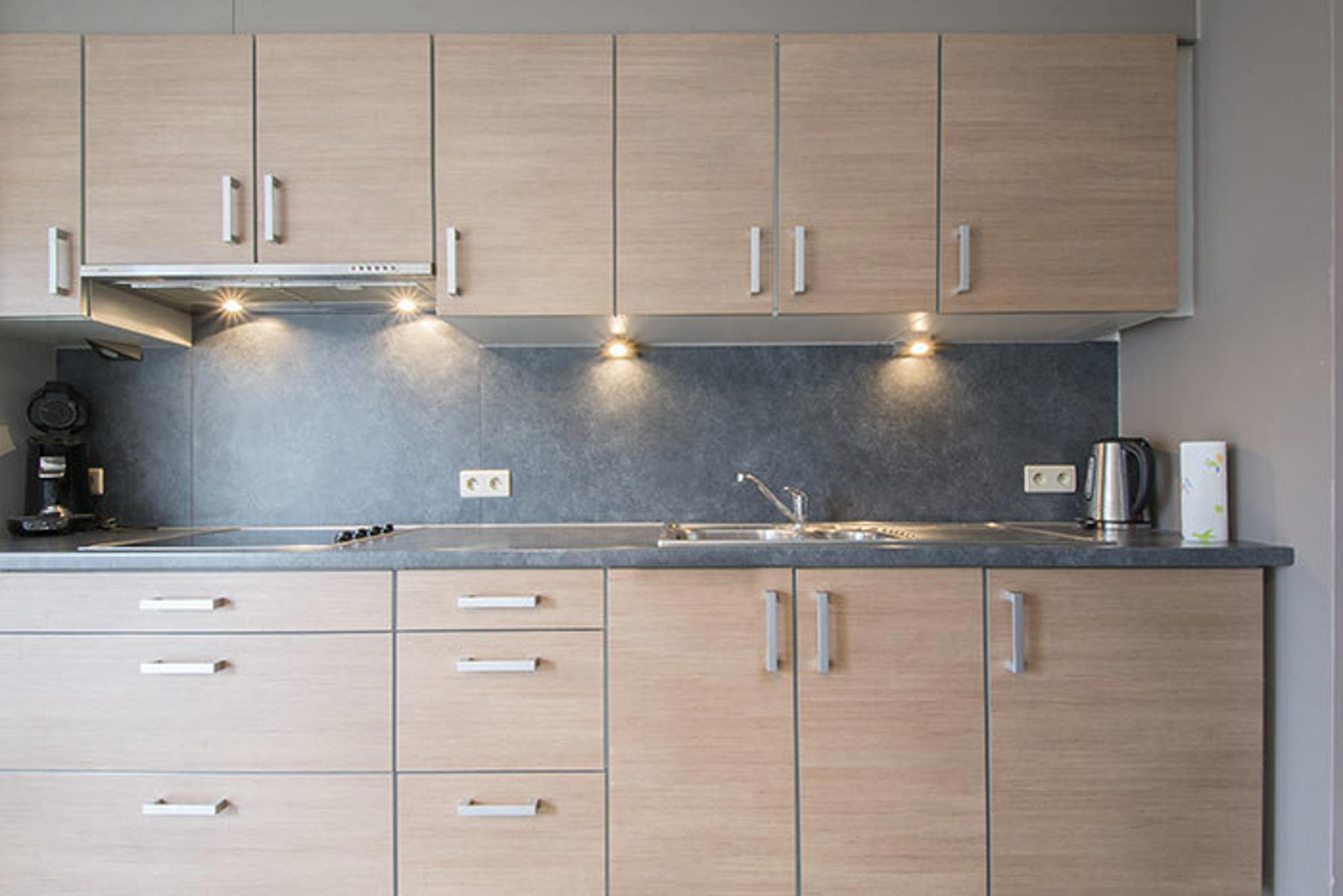 Gelijkvloers gelijkvloers appartement met terras. - foto 4