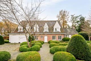 Op een absolute toplocatie in het gegeerde Schilde-Bergen, rustig gelegen nabij St. Ludgardis en omgeven door mature groenaanplantingen, bevindt...