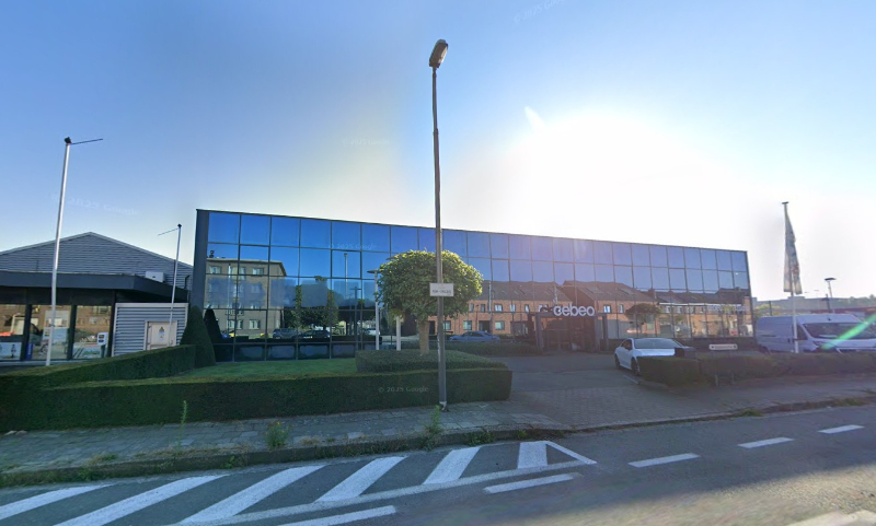 Polyvalent bedrijfspand met uitstekende visibiliteit &amp; ruime parking – Gent (Havengebied) - photo 2