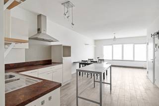 Gerenoveerd gelijkvloers appartement met stadstuin.Nabij station, winkels, openbaar vervoer en de bruisende wijk Zurenborg bevindt zich dit volledig...