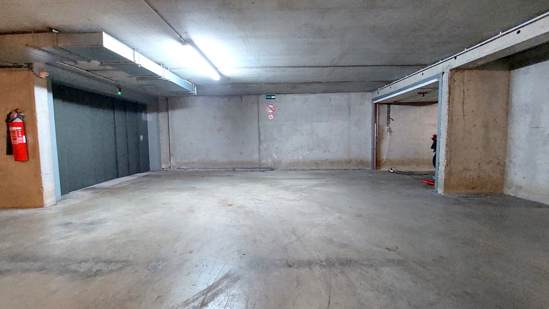 Gesloten garagebox in het centrum van Bredene Duinen - foto 5