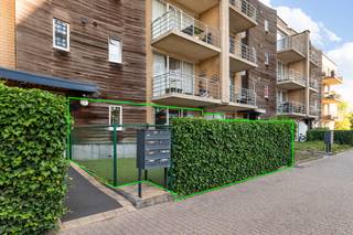 Interesse in dit appartement? Bekijk de virtuele toer en maak via Livitas.be ONLINE je afspraak.Heerlijk wonen op een gelijkvloers en zeker met...