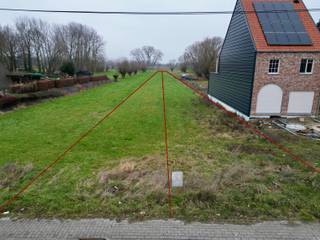 <span><strong>Prachtig gelegen bouwgrond voor gesloten bebouwing!</strong></span><br /><br />Deze <strong>uitgestrekte bouwgrond</strong> vlak bij het <strong>centrum</strong> van het charmante <strong>Wieze</strong> met een totale <strong>oppervlakte van 1.413 vierkante meter</strong>*, geschikt voor een <strong>gesloten bebouwing,</strong> leent er zich toe voor U een <strong>nieuwe thuis</strong> op te bouwen zonder zorgen!<br /><br />Dit perceel bevindt zich op een steenworp van het <strong>dorpshart van Wieze</strong> en is gelegen aan <strong>invalswegen vanuit Aalst en Dendermonde</strong>. <br /><br />Met de mogelijkheid tot 1<strong>8m bouwdiepte op het gelijkvloers en 12m op de verdieping</strong>, creëert elke architect voor U een <strong>ruime woning</strong> met een <strong>adembenemende tuin en groene vergezichten.</strong><br /><br />*De perceeloppervlakte is indicatief.<br /><br />Interesse? We zijn er graag voor U!<br />Contacteer uw vastgoedkantoor voor meer info en/of een bezoek via 0476/076993 of info@kurtimmo.be!