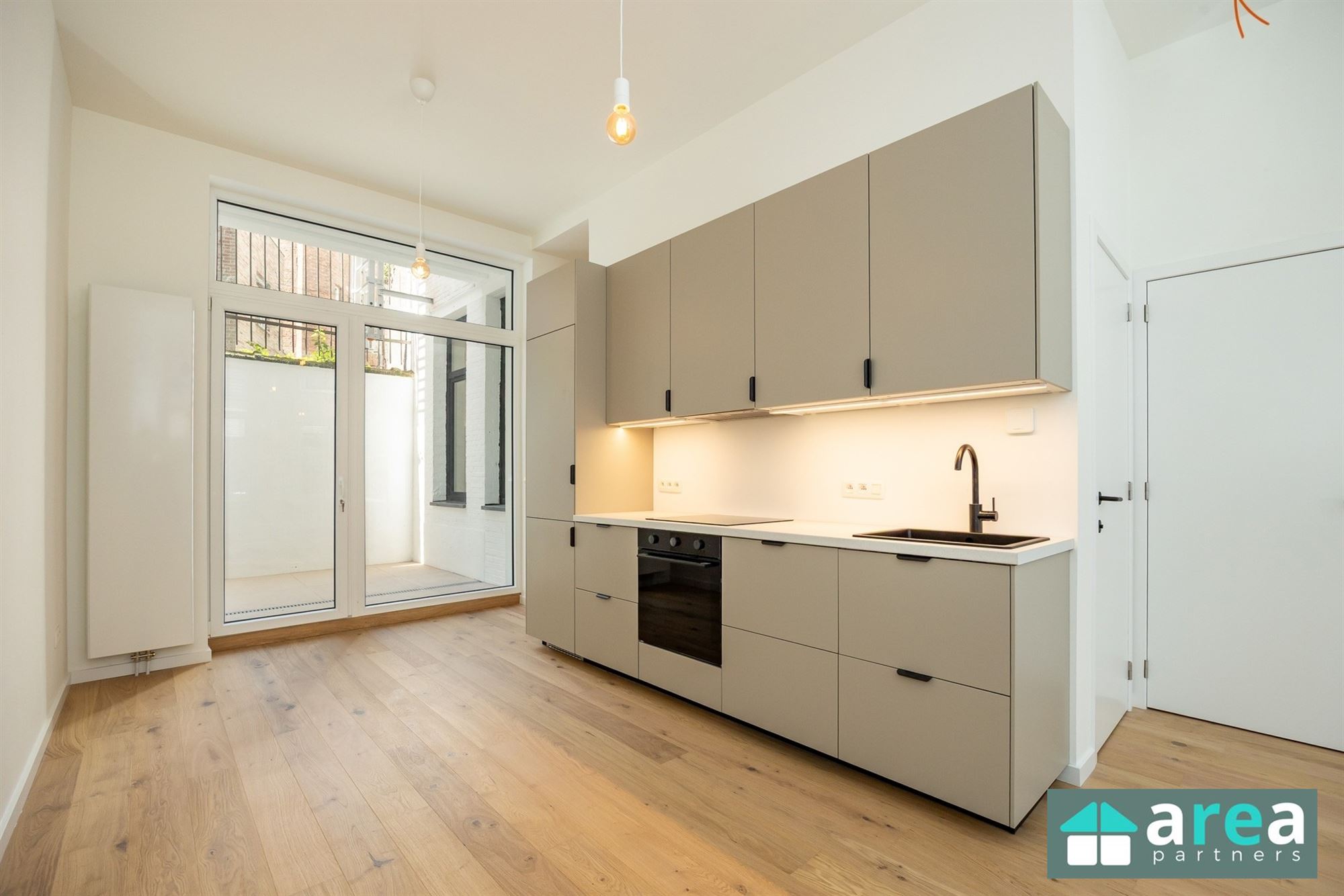 Gerenoveerd 1slpk appartement met koer op het trendy Zurenborg! - foto 4