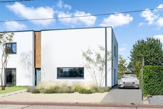 <p><span><span>Kwalitatief en energieneutrale woning op rustig gelegen perceel te Paal.</span></span></p><p><span><span> </span></span></p><p><span><span>Belangrijkste troeven:</span></span></p><p><span><span>- Centrale ligging</span></span></p><p><span><span>- Kwalitatief afgewerkt</span></span></p><p><span><span>- Energieneutraal, Epeil -8!</span></span></p><p><span><span>- Warmtepomp</span></span></p><p><span><span>- Zonnepanelen</span></span></p><p><span><span>- Casco+ afgewerkte staat waarbij u zelf de afwerking nog kan bepalen!</span></span></p><p><span><span>- Er bestaat ook de mogelijkheid om deze volledig afgewerkt te kopen, vraag ons naar de mogelijkheden!</span></span></p><p><span><span> </span></span></p><p><span><span>Bekijk zeker ook de grondplannen met de afmetingen. Zo krijgt u van thuis uit al een perfect beeld van wat deze woning te bieden heeft!</span></span></p><p><span><span> </span></span></p><p><span><span>Wenst u meer info of een vrijblijvende bezichtiging, contacteer dan ons kantoor op het nummer 011 85 15 15 en wij helpen u graag verder.</span></span></p>