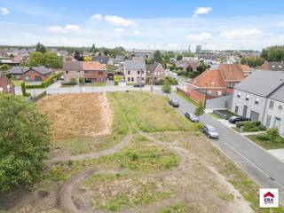 Bouwgrond voor vrijstaande woning op 659m² in Oostrozebeke!Ligging: Centrum Oostrozebeke. Op 10 minuten van Meulebeke en op 15 minuten van Tielt en...