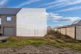 <p><span>Ce terrain à bâtir pour une construction jumelée est situé au calme et dispose d'une largeur de rue de près de 12 mètres</span></p><p><span> </span></p><p><span>Avec un jardin orienté au sud et un terrain ne nécessitant que peu d'entretien, vous pouvez dès à présent réaliser votre rêve.</span></p><p><span> </span></p><p><span>Le règlement de construction est disponible sur demande.</span></p>