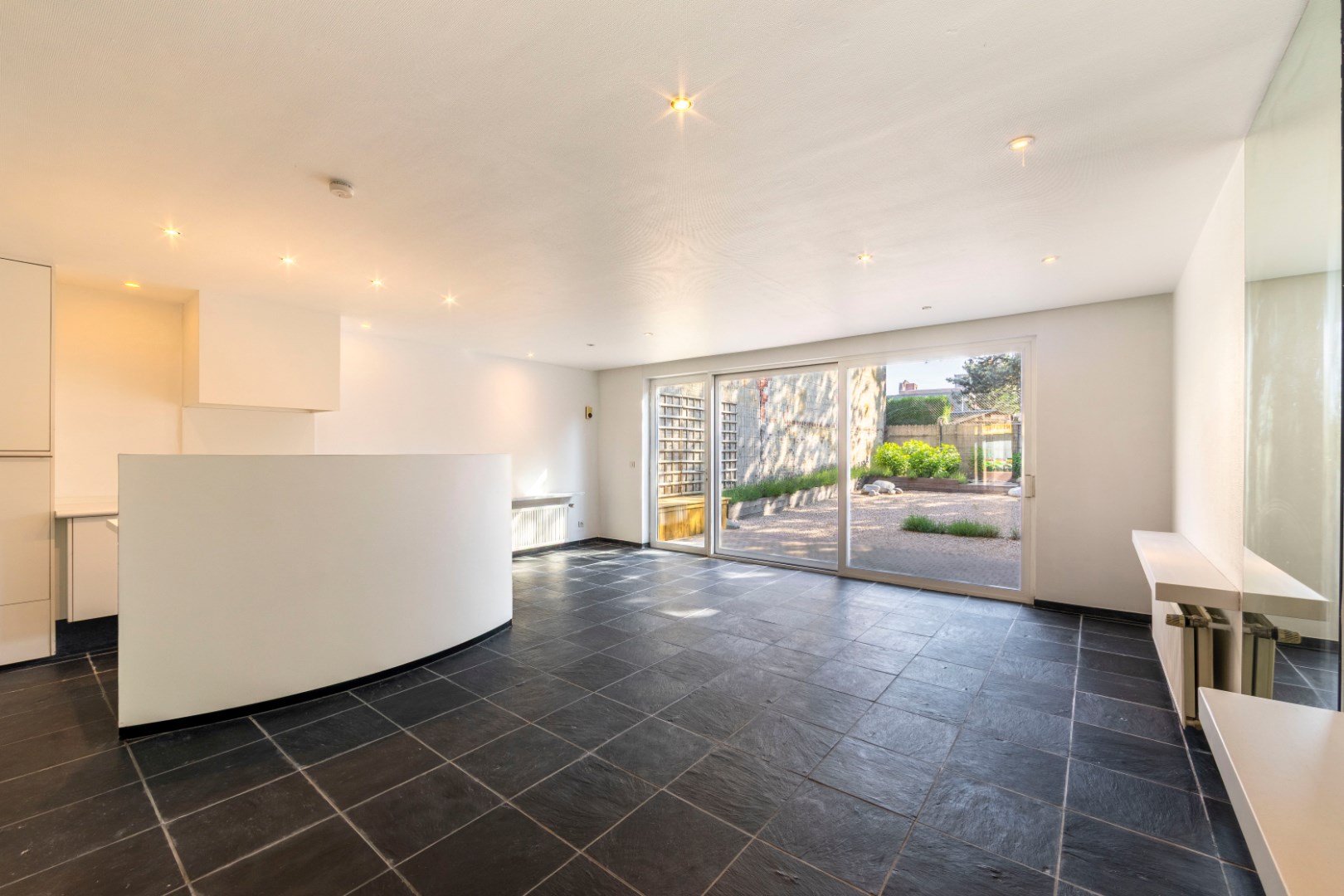 Instapklaar handelspand met ruim duplexappartement in hartje Meulebeke - foto 5