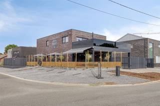 FOR SALE: Commercial house with pizzeria & apartment in Koersel!AtBosstraat 1 in Koersel, this spick and span commercial house from 2015 comes on the...