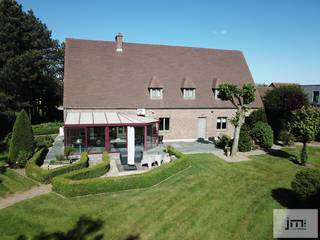 Dit goed onderhouden landhuis ligt op een perceel van 23 a 65 ca, op wandelafstand van het centrum van Wellen, en biedt vier slaapkamers en...