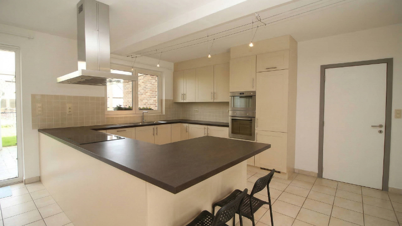 Villa van circa 220m² met 4 slaapkamers op 7 are 90 ca - foto 4