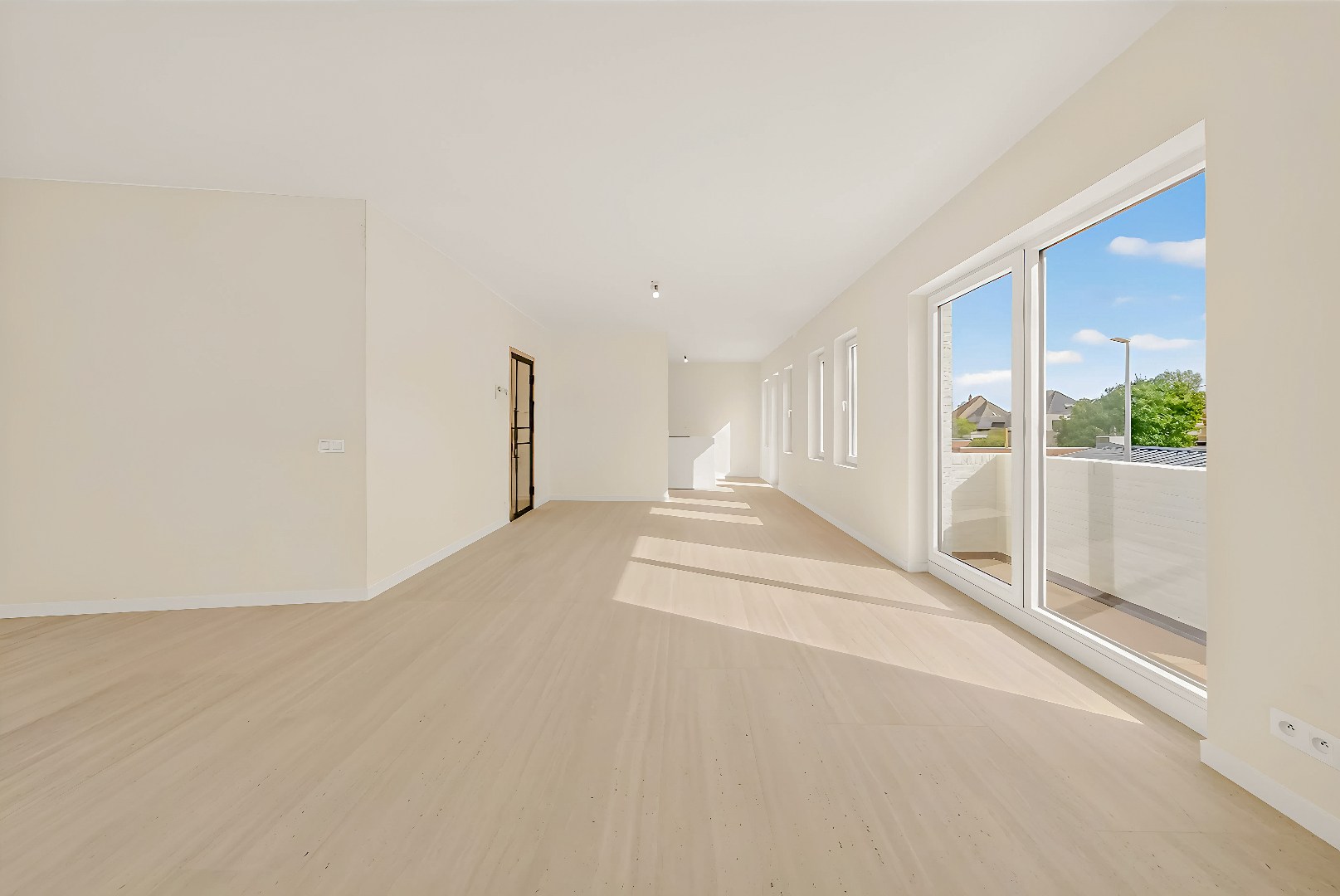 Prachtig gerenoveerd appartement met 2 slaapkamers en terrassen! - foto 1