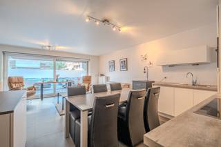 Fantastisch gelijkvloers appartement met 2 slaapkamers te koop te Middelkerke, Koninginnelaan 15. Het recente (2015) appartement met twee...