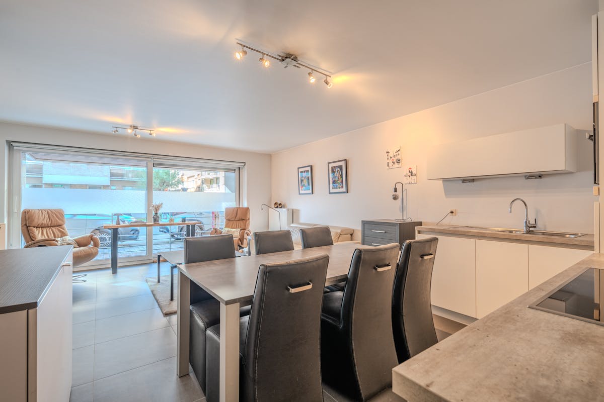 Recent gelijkvloers appartement met 2 slaapkamers en terras! - foto 3