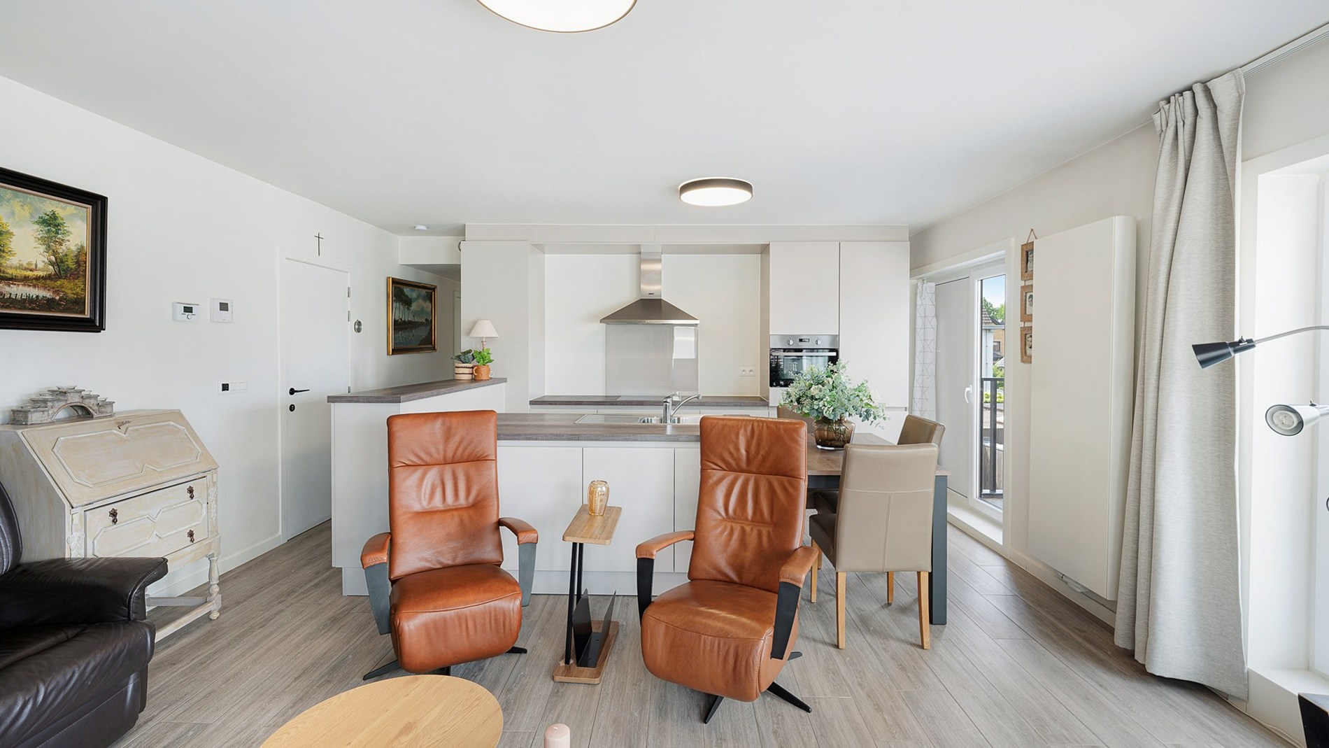 Gerenoveerd appartement met twee kamers en open zichten - foto 5