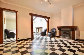Knappe woning met potentieel, bestaande uit een ruime leefruimte, bureauruimte, uitgeruste keuken, badkamer, wasplaats, 4 ruime...