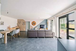 SAINT-SAUVEUR - Bent u op zoek naar een ruim en instapklaar 2-kamer appartement?Dan is dit pand misschien wel iets voor u! De belangrijkste kenmerken...