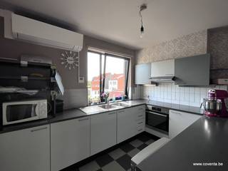 Appartement excistant en: entrée, séjour avec cuisine et salon, 2 chambres, salle de bain et toilette.<br /><br />Situeé en centre-ville de Deerlijk.<br /><br />EPC 97 kWh/m² UC2715780