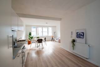 Lichtrijk én energiezuinig 1 slpk appartementGelegen in een rustige enkelrichtingstraat, met winkels en openbaar vervoer op wandelafstand, geniet dit...