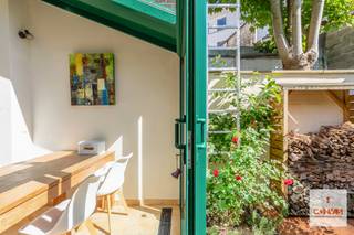 Uitstekend gelegen in een rustige straat vlak bij station Gent-Sint-Pieters en het stadscentrum. Dankzij de centrale ligging vormt deze woning...