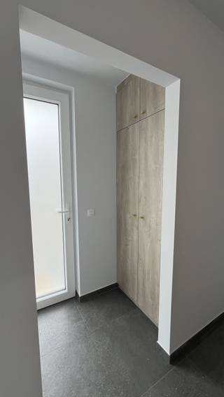 Ontdek deze commerciële ruimte in het hart van Heverlee, met een totale bruikbare oppervlakte van 81m².Deze ruimte biedt een uitstekende locatie voor...