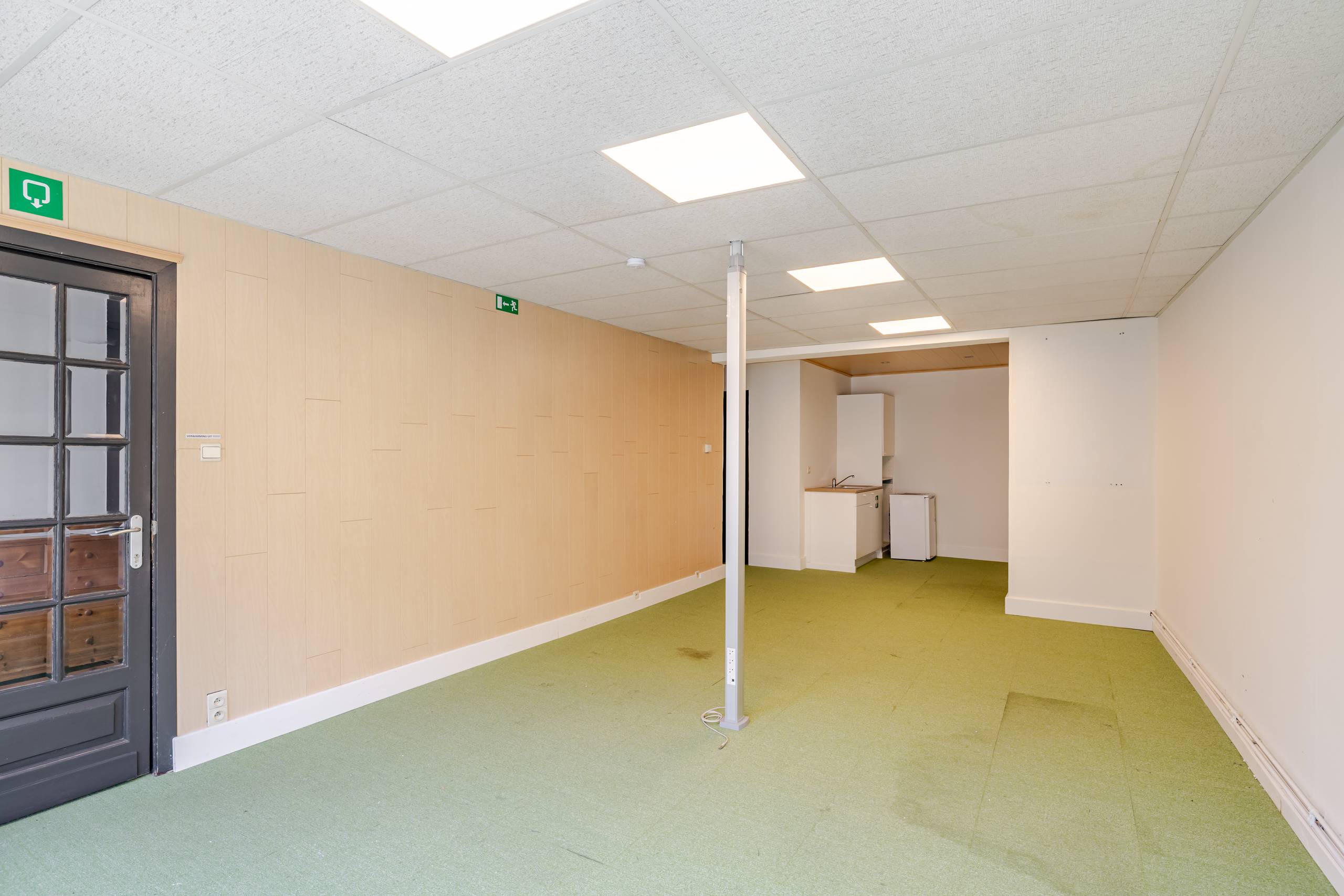 HANDELSRUIMTE MET APPARTEMENT OP TOPLOCATIE IN ZELZATE - foto 3