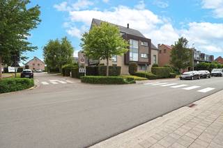 Bent u op zoek naar een zeer ruim, gelijkvloers, energiezuinig appartement (label B) met twee slaapkamers op een TOPligging in Melsele? Dan is...