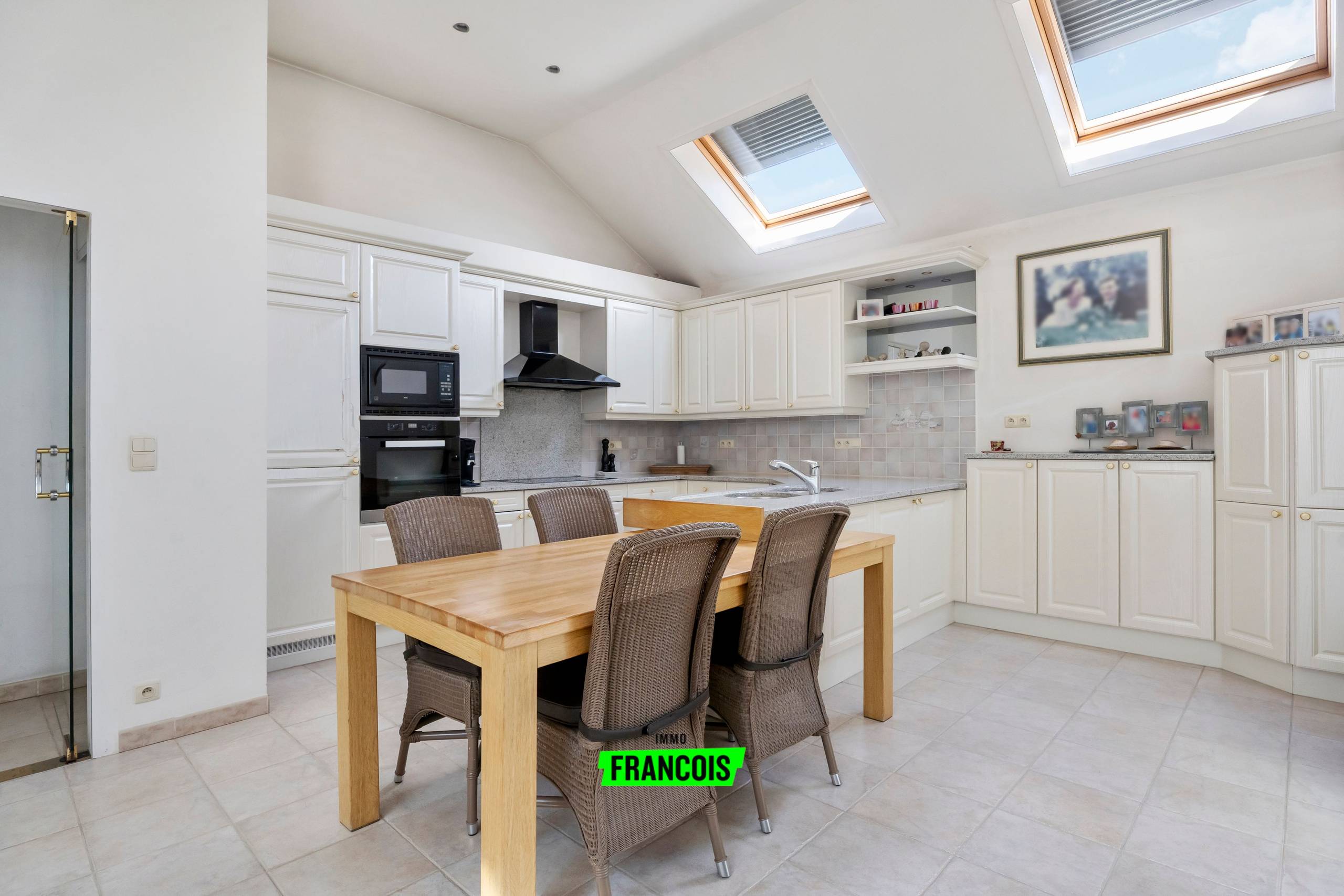 Ruim appartement met stadsterras op toplocatie in Diksmuide te koop - foto 3