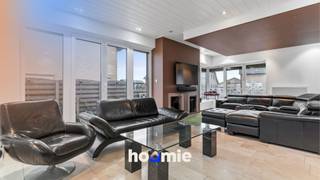 Op zoek naar een comfortabele gezinswoning? Zoek niet langer en bekijk deze ruime woning, rustig en landelijk gelegen in Meeswijk. <br /><br />Dit pand werd gebouwd in 1974 en doorheen de jaren opgefrist zoals het plaatsen van nieuwe ramen, nieuwe keuken, omschakeling naar aardgas enzoverder…<br />De woning is gelegen op een mooi perceel van bijna 5 are en georiënteerd naar het oosten, omheind met elektrische poort en volledig voorzien van elektrische rolluiken.<br /><br />Indeling:<br />👉 Gelijkvloers<br />-inkomhal met trap naar eerste verdiep <br />-Lichtrijke leefruimte met inbouwspots en veel raampartijen<br />-Ruime, moderne leefkeuken – volledig geïnstalleerd, zeer comfortabel met granieten werkblad en ingebouwd koffiemachine, oven, stoom-oven, wijnkoeler … met schuifraam naar terras<br />-Sas met gastentoilet <br />- Toegang naar kelder <br /><br />👉 Eerste verdiep<br />-Ruime overloop <br />-Slaapkamer 1, slaapkamer 2, slaapkamer 3<br />-Badkamer (lavabo, hoekbad, toilet)<br />- Berging <br /><br />👉 Tweede verdiep (zolder)<br />-Momenteel te bereiken via luik in berging<br />-Mogelijkheid plaatsen vaste trap <br />- Mogelijkheid uitbreiding op zolder, reeds voorbeeldplannen aanwezig <br /><br />👉 Kelder<br />-+/- 25m2<br />-Ideaal als provisiekelder<br /><br />👉 Technisch<br />- EPC label D - 399kWh<br /><br />- Verwarming: CV op aardgas<br />- Condenserende verwarmingsketel Vaillant - Ecotec plus VCW 376<br />- Boiler 150l<br />- 1 airco-unit <br /><br />- Raamwerk in PVC, hoogrendementsbeglazing <br /><br />- Geen renovatieplicht<br /><br />Graag een bezoekje brengen? <br />Contacteer ons sneller telefonisch 📱 of via Whatsapp 💬: 089 35 91 81 <br />Via mail kan dit op info@hoomie.be. Tot snel! 👋<br /><br />* Stedenbouwkundige vergunning ontvangen: in aanvraag<br />* Stedenbouwkundige bestemming: in aanvraag<br />* Voorkooprecht: in aanvraag<br />* Dagvaarding voor inbreuk op de stedenbouwkundige voorschriften: in aanvraag<br />* Verkavelingsvergunning: in aanvraag<br />* Onroerend erfgoed: in aanvraag