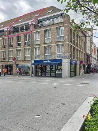 Energiezuinig duplexappartement op een steenworp van de zeedijk en op wandelafstand van winkels, horeca en openbaar vervoer. De indeling omvat...