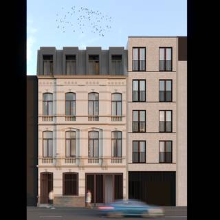 <p><strong><span>Wonen met klasse vlak bij het KMSKA</span></strong></p>
<p>In het hart van het levendige Zuid, tussen het vernieuwde Museum voor Schone Kunsten en het nieuwe Zuidpark, wacht een elegant nieuwbouwappartement op zijn eerste bewoner. Gelegen in de charmante De Burburestraat 16/18, op de tweede verdieping van het stijlvolle project ‘BURBURE’ van architecten Mortelmans en Van Tricht, combineert dit appartement van ca. 87 m² hedendaags wooncomfort met respect voor authentieke architectuur. De originele gevel werd zorgvuldig behouden, waardoor het karakter van de straat volledig tot zijn recht blijft komen.</p>
<p>Binnen wacht een heldere leefruimte met royale lichtinval, twee comfortabele slaapkamers en een rustig gelegen terras aan de achterzijde, perfect voor wie houdt van privacy en ontspanning.</p>
<p>U bepaalt zelf de sfeer van uw nieuwe thuis: keuken, badkamer en vloerafwerking kiest u volledig naar eigen smaak.</p>
<p><span>Een ondergrondse parkeerplaats kan worden aangekocht voor 50.000 euro, evenals een praktische kelderberging voor 10.000 euro. </span></p>
<p>Hier woont u in een van de meest gegeerde buurten van Antwerpen, omringd door cultuur, gastronomie en groen en dat alles op wandelafstand.</p>
<p>Wilt u wonen met stijl, licht en karakter op een toplocatie? Contacteer LISTED +32 3 283 51 51</p>