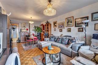 Voor meer info of bezoek, bel 02/884.23.23 - In Evere, dicht bij openbaar vervoer en winkels, vindt u dit 1-slaapkamerappartement van 55m² met terras gelegen op de 5de verdieping. Het bestaat uit een inkomhal, een lichtrijke woonkamer die leidt naar een terras van 6m² , een aparte keuken, 1 slaapkamer en een badkamer. Het appartement is momenteel verhuurd, dus ideaal als investering. De huurprijs mits indexering is 710€ per maand.