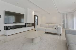 <p><span>Zeer ruime woning met 5 slaapkamers op rustige toch centrale ligging in Koersel (Beringen).</span></p><p><span> </span></p><p><span>Belangrijkste troeven:</span></p><p><span>- Centrale ligging</span></p><p><span>- Kwalitatief afgewerkt</span></p><p><span>- Uitstekend onderhouden</span></p><p><span>- Zeer ruime woning</span></p><p><span>- Ruime slaapkamer/ bureau op gelijkvloers</span></p><p><span>- Onderhoudsvriendelijke tuin</span></p><p><span> </span></p><p><span>Bekijk zeker ook de grondplannen met de afmetingen. Zo krijgt u van thuis uit al een perfect beeld van wat deze woning te bieden heeft!</span></p><p><span> </span></p><p><span>Wenst u meer info of een vrijblijvende bezichtiging, contacteer dan ons kantoor op het nummer 011 85 15 15 en wij helpen u graag verder.</span></p>