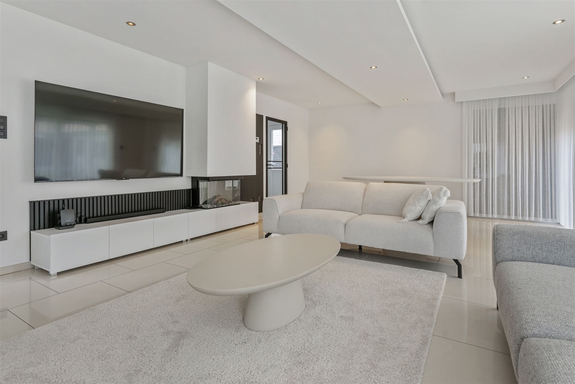 ZEER RUIME WONING MET 5 LAAPKAMERS OP RUSTIGE DOCH CENTRALE LIGGING IN KOERSEL - foto 2